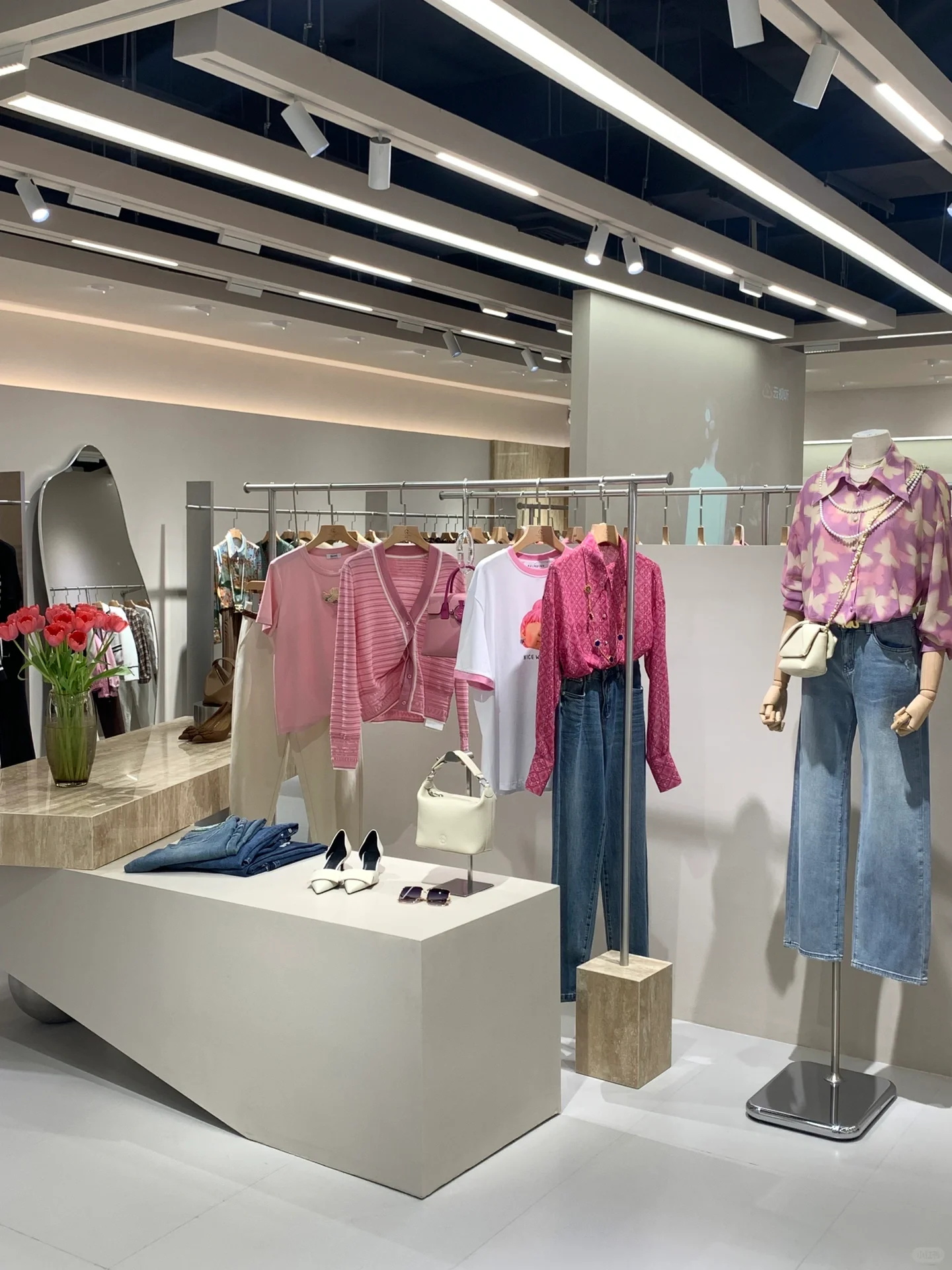 服装店展示架定制_1_宏阔_来自小红书网页版_看图王.jpg