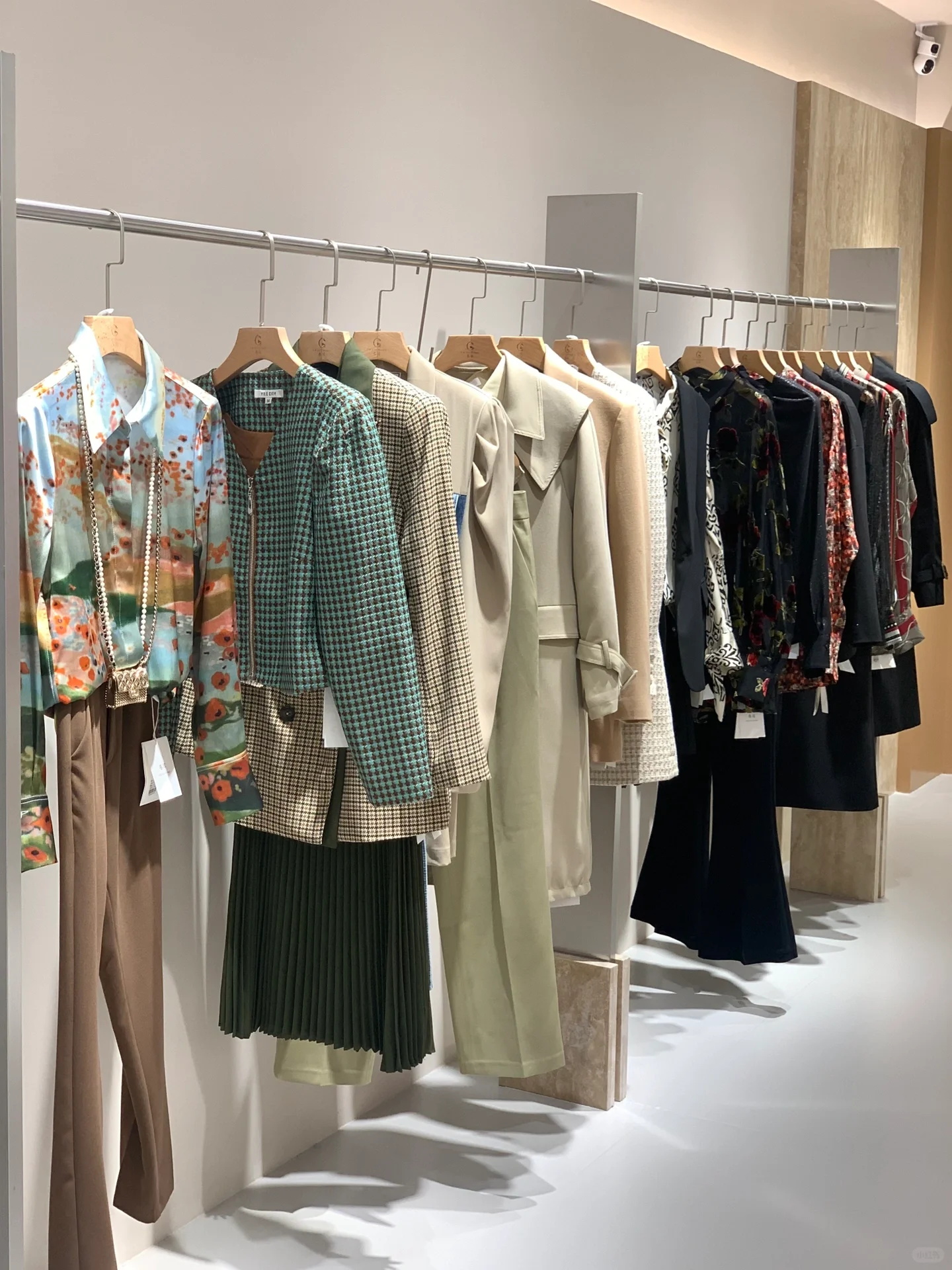 服装店展示架定制_5_宏阔_来自小红书网页版_看图王.jpg