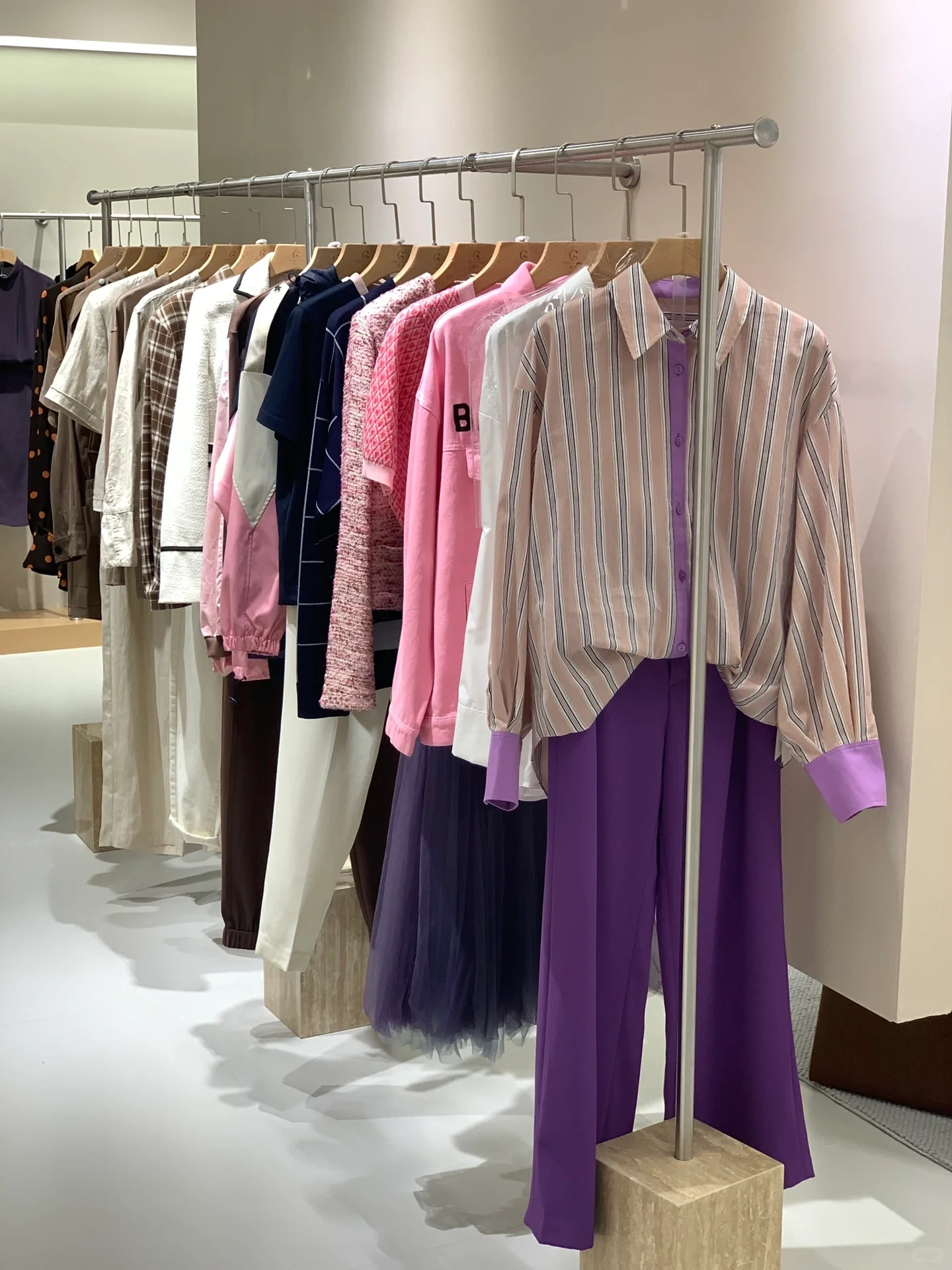 服装店展示架定制_6_宏阔_来自小红书网页版_看图王.jpg