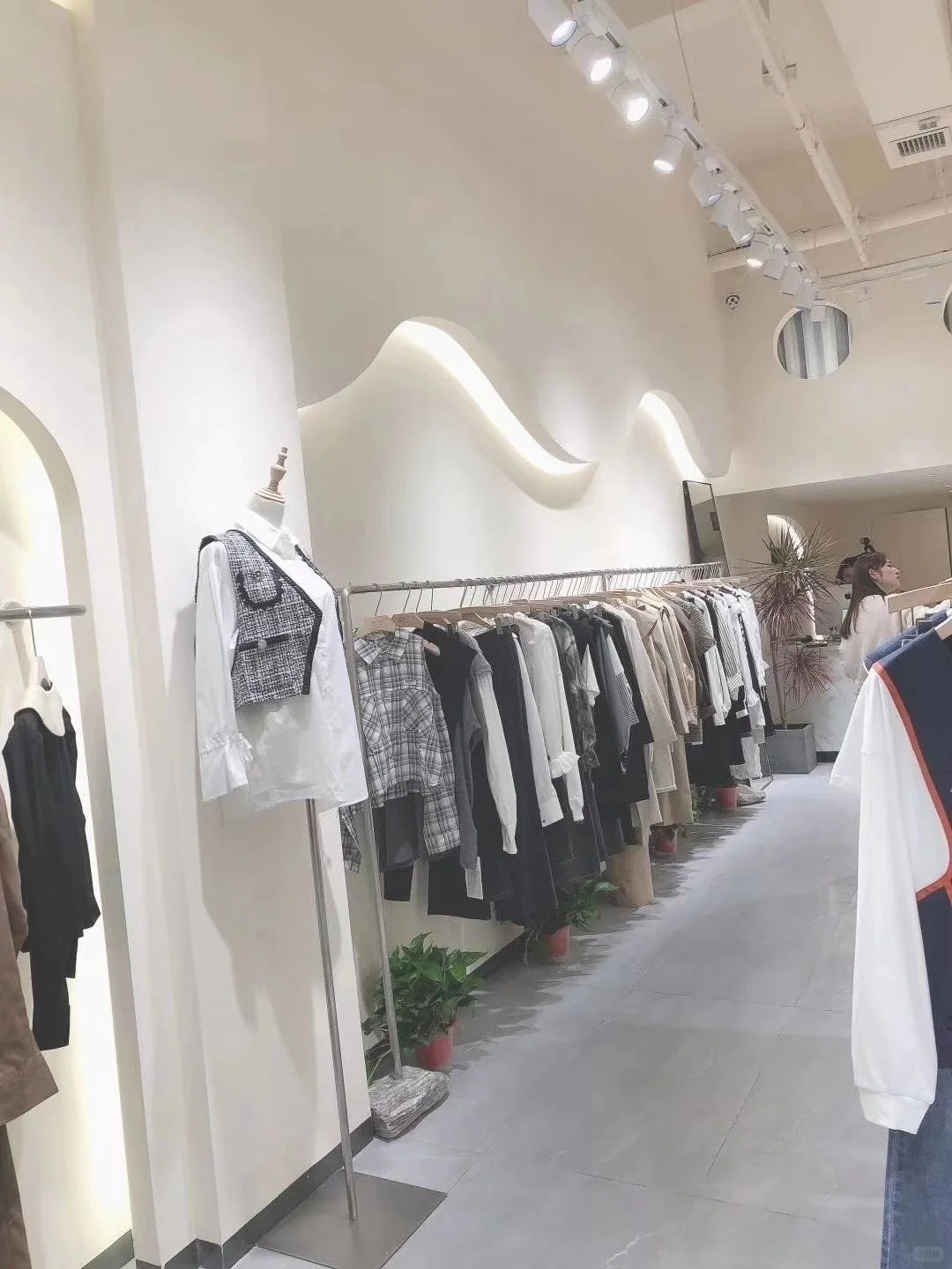 服装店效果图案例实景图分享_3_装修效果图制作_来自小红书网页版_看图王.jpg