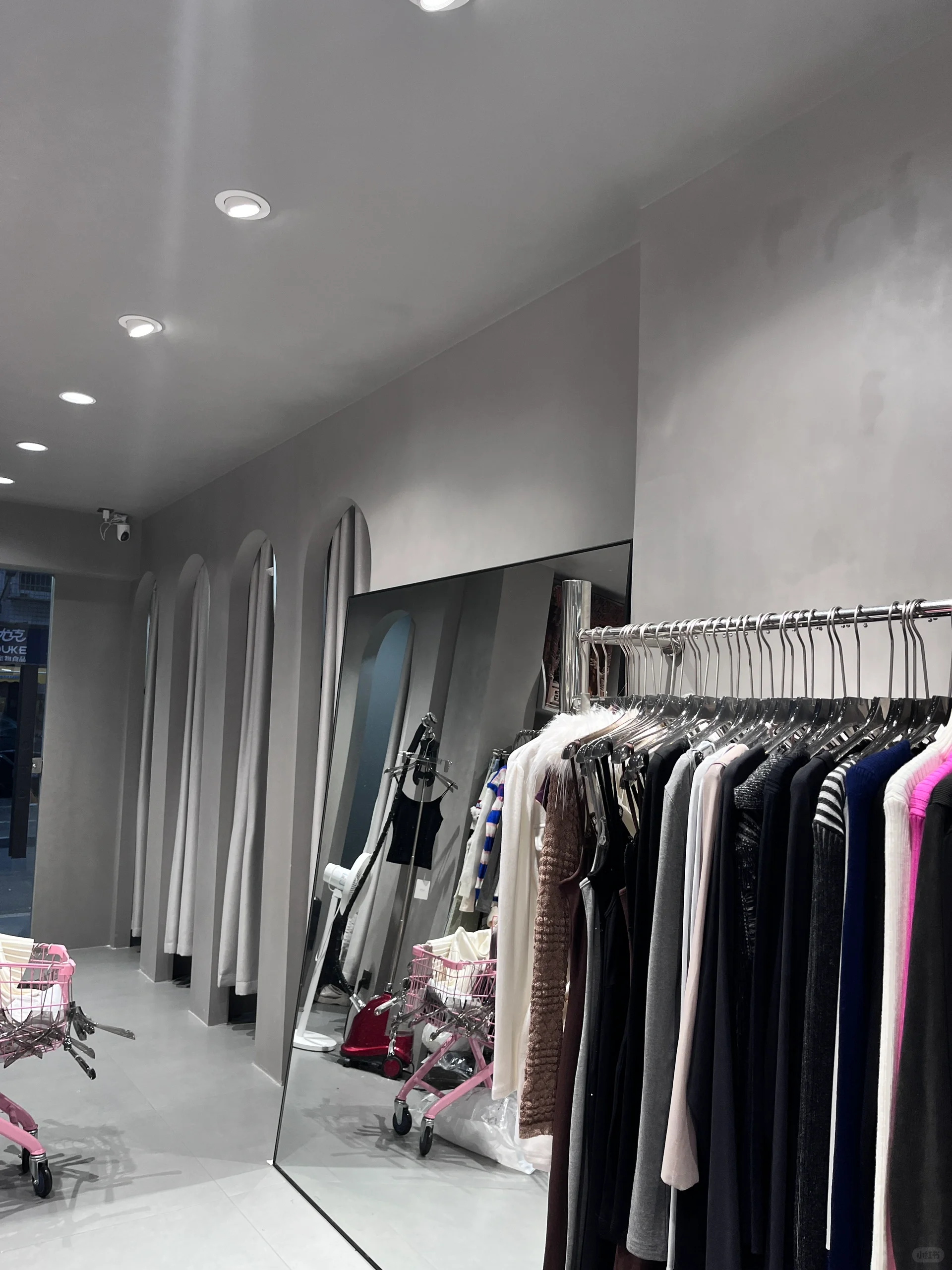 我家的女装店这次装修升级效果真的爱死了~_7_OOTD扬帆店_来自小红书网页版_看图王.jpg