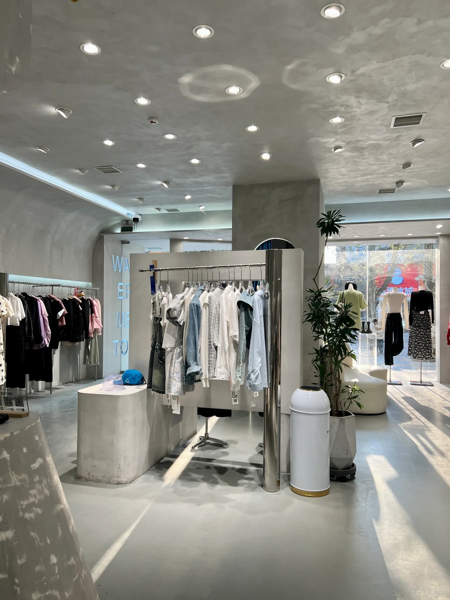 服装店铺陈列，装修_2_婉迩_来自小红书网页版_看图王.jpg